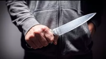 في جريمة بشعة …شاب يغتصب والدته ثم يقتلها …وهكذا كانت نهايته