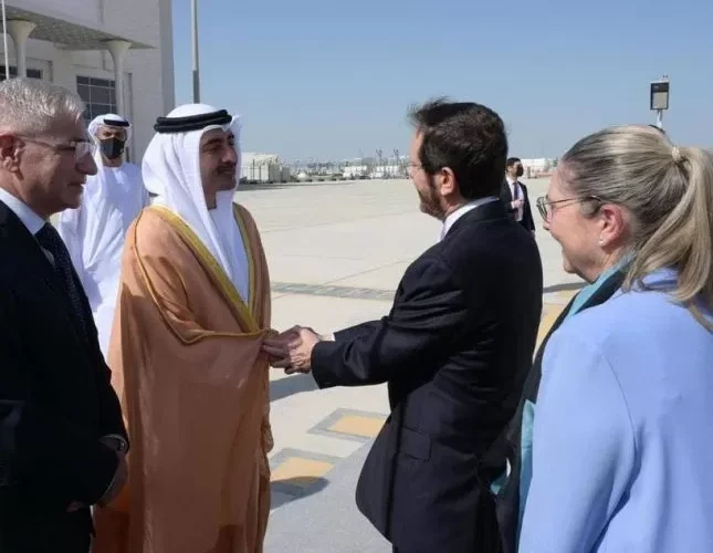 لهذا السبب لم يستقبل محمد بن زايد رئيس اسرائيل في المطار اثناء وصوله