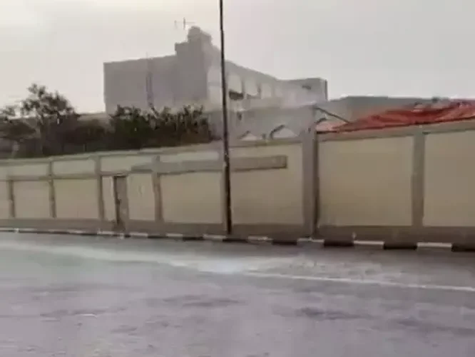 مشاهد ساحرة من الطائف مع تساقط امطار غزيرة وسط الوديان الخضراء
