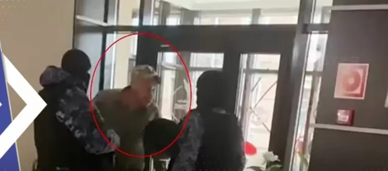 فيديو صادم للقوات الروسية في اوكرانيا وهي تقاتل وتذبح بعضها لسبب غريب