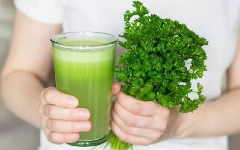 مغلي البقدونس الرهيب الذي سيغير حياتك ويحميك من الامراض الأكثر فتكاً