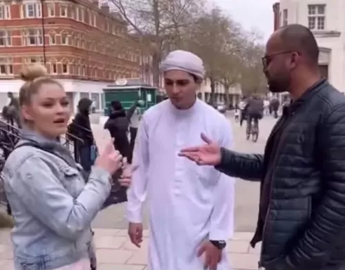 فتاة تنفذ مقلبًا في شاب مسلم للإفطار مقابل “آيفون12 برو ماكس”.. شاهد ماذا حدث!