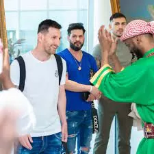 ميسي يصل السعودية مفاجئة قبل ساعات قليلة