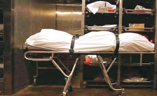 حانوتي في مصر يعتزل عمله ويعتكف في بيته ولا يقابل احد ومقربون منه يكشفون السبب المرعب وما شاههده اثناء تغسيل وتكفين هذه الجثة