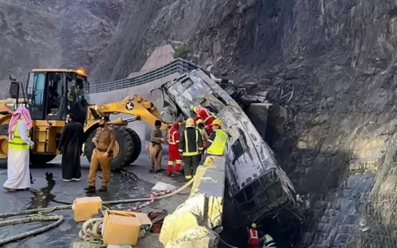 السفارة اليمنية في الرياض تعلن بشكل رسمي عن عدد الضحايا اليمنيين جراء حادثة اصطدام حافلة لمعتمرين جنوب السعودية