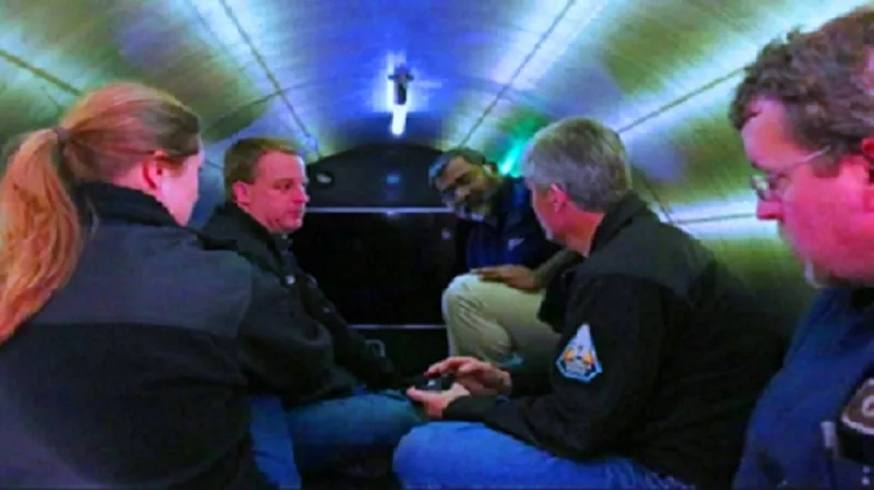 أبرزها صوت غريب .. تعرف على أكثر 5 أسئلة عن الغواصة “تيتان” بعد انفجارها ومصرع طاقمها في عمق المحيط