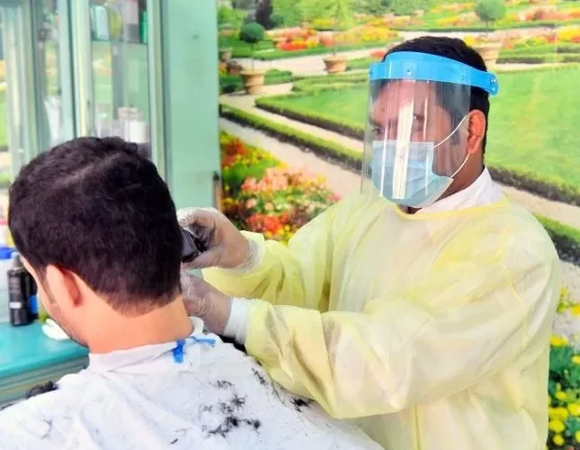 السعودية تفرض نوع معين من الملابس دخول محلات الحلاقة في المملكة وهذه عقوبة المخالفين