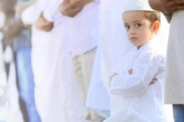هل تفرض السعودية غرامات على من يصطحبون اطفالهم للمساجد؟