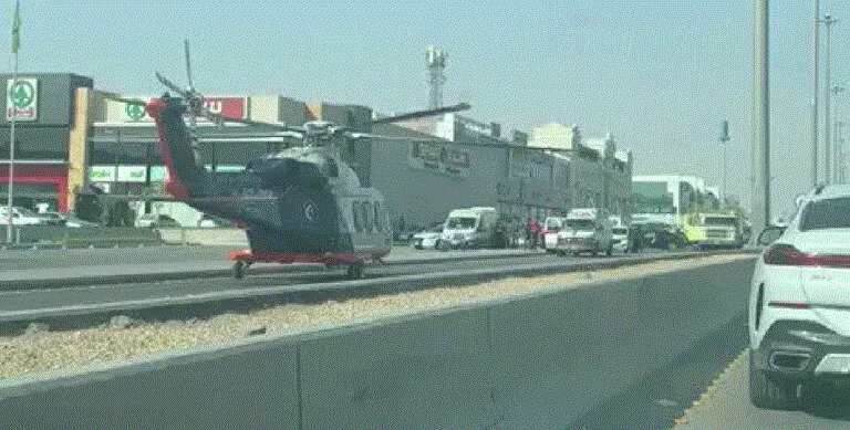 شاهد بالفيديو: الاسعاف الطائر يهبط في حي الياسمين في الرياض لمباشرة حادث مروري مؤلم