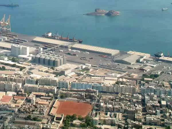 حصرياً في اليمن .. سجين يتولى التحقيق في قضية جنائية