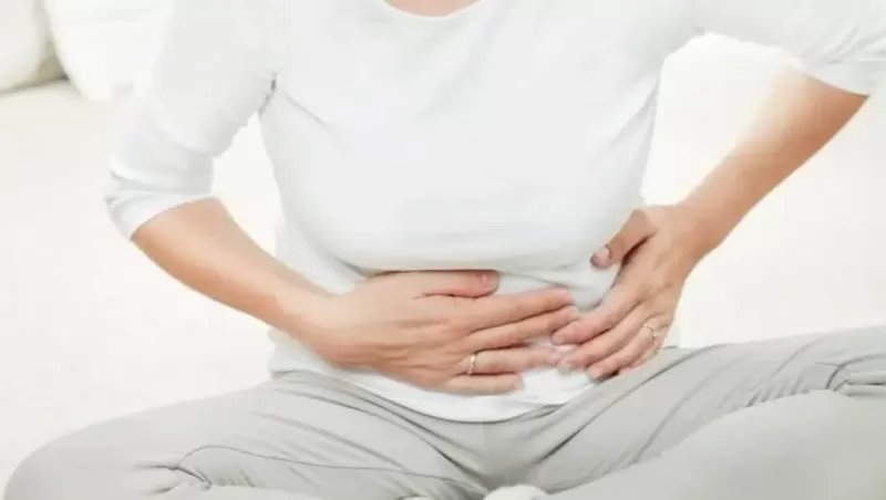 للتخلص من غازات البطن المحرجة.. جرب هذا المشروب الرائع!؟!