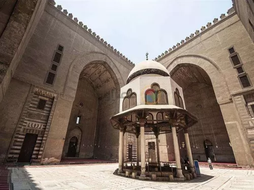 انهيار في مسجد مصري شهير والسلطات تكشف الأسباب