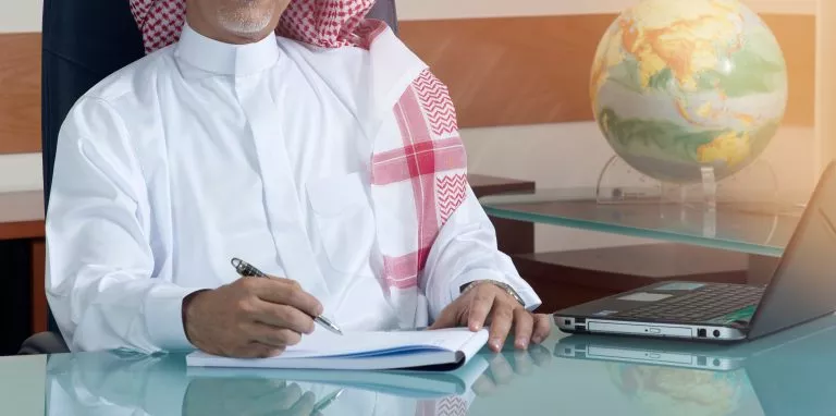 احصائيات رسمية من الموارد البشرية حول نسبة السعودة في الوظائف القيادية ومعلات البطالة في المملكة حتى يونيو الماضي