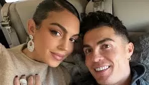 رونالدو يطلب من والدته السماح له بالزواج من جورجينا في السعودية ..رد صادم لهما!