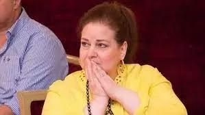 اطباء دلال عبد العزيز في حالة صدمة بعد ما حدث لها عند نهاية عملية زراعة رئة وهذا ما تم تسريبه من داخل غرفتها الخاصة في المستشفى