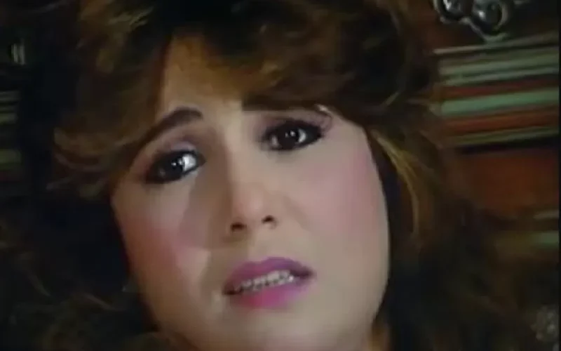 قعدت أصوت بهستيريه على السرير والمخرج لم يهتم ويواصل التصوير .. فنانة مصرية شهيرة تروي مشهد معاشرتها الساخن : تعرف على القصة كاملة