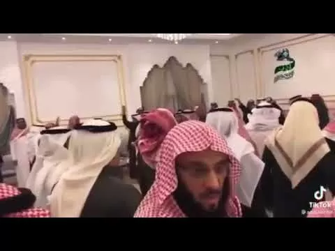 بالفيديو: عائض القرني يستفز المسلمين حول العالم بترف واسراف لا مثيل له في افتتاح قصره الجديد في الرياض بحضور فرقة فنية كبيرة ونفقات بالملايين