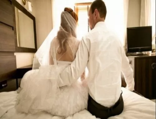 عروس تصدم المعازيم بتصرف فاضح تجاه عريسها اهانت فيه رجولته وهكذا كانت ردت فعل اهلها الغير متوقعة