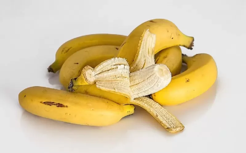 تسبب الوفاة على الفور.. ثلاثة اطعمة لا تأكلها مع الموز ابداً