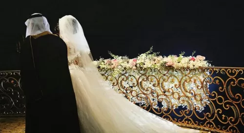 عروس سعودية تستخدم جوالها في ليلة الدخلة لتصيب عريسها بالجنون وما شاهده في الجوال لا يصدق