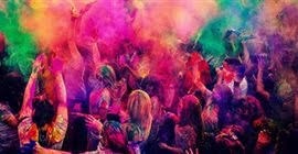حرق الشيطان .. مشروب الحشيش وألوان بودرة أبرز طقوس الهنود فى عيد هولي .. تفاصيل