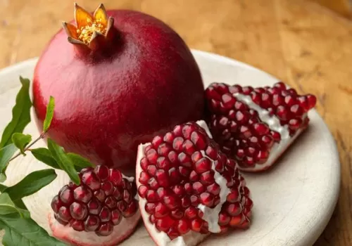 هذا ما سيحدث لجسمك بعد تناول كوب واحد فقط من عصير الرُمان الطبيعي