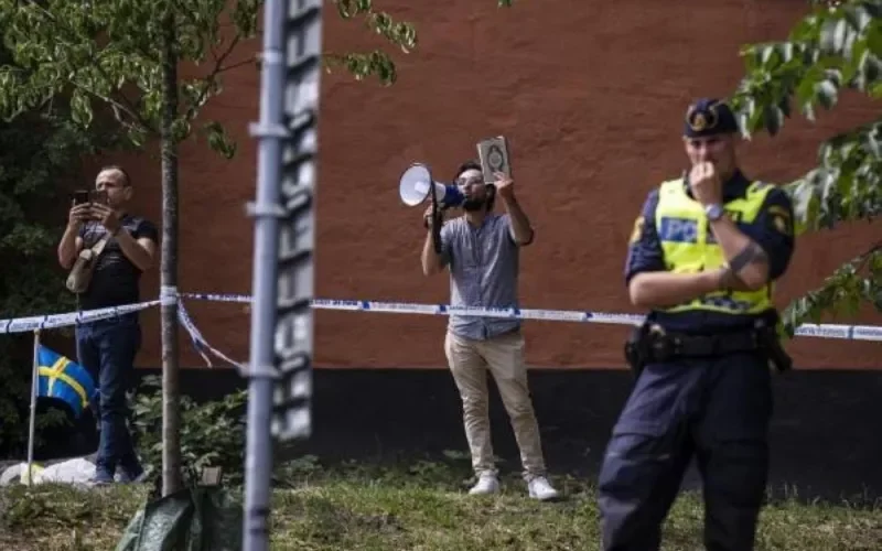 بيان عاجل من رابطة العالم الإسلامي بعد قيام سويدي من أصول عربية بحرق القرآن وإيذاء مشاعر المسلمين باسم الحرية المزعومة