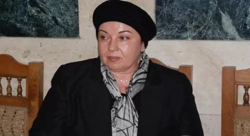 شاهد شقيقة الفنانة الجميلة بوسي وزوجة نور الشريف بجمال اسطوري اغرت به الفنان الراحل وكاد يتزوجها بدل بوسي