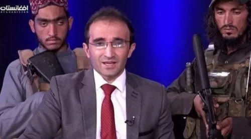 في بداية غير مشجعة.. عناصر طالبان يقتحمون استديو اثناء بث نشرة الاخبار ويجبرون مقدم النشرة على بث هذا الخبر