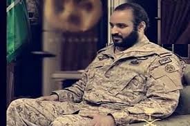 حساب تاريخ آل سعود يوضح حقيقة صورة متداولة لولي العهد بالزي العسكري