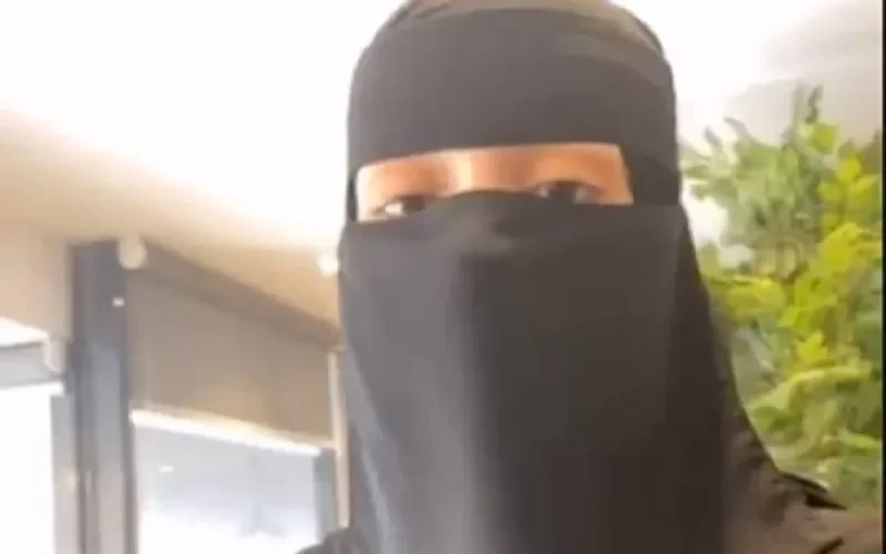 بالفيديو..تهجم وكبر المشهورة السعودية مشاعل الطويرقي على فتاه ذوي الاحتياجات الخاصة