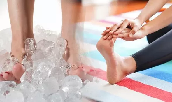 نصائح ذهبية للحافظ على دفئ القدمين في برد الشتاء القارس