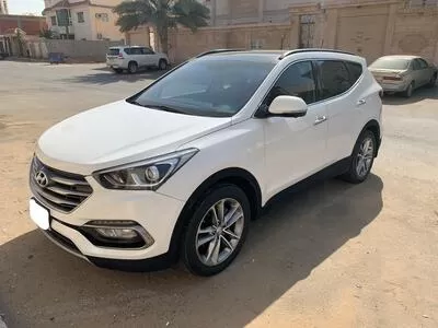 شاهد : أغبى لص في السعودية .. يسرق سيارة بداخلها امرأة .. وحينما شاهدها حدثت المفاجأة