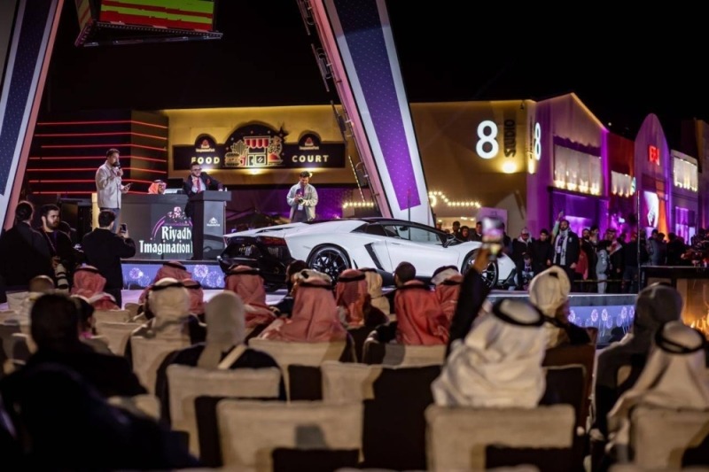 شاهد: عرض سيارات  بوغاتي شيرون بلامبورجيني افنتادور ورولز رويس في مزاد علني بموسم الرياض