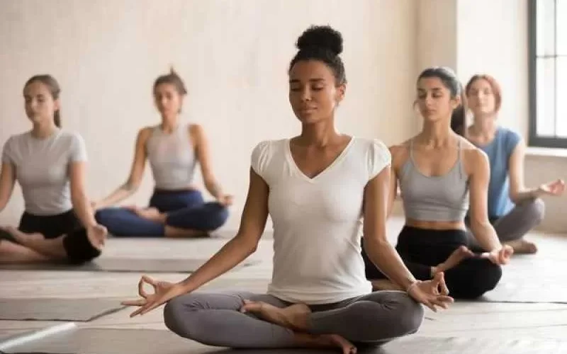 مدربة سعودية تكشف فوائد ممارسة ”اليوجا” للجنسين: ”تعالج أمراض مزمنة وتغير الحياة 180 درجة”