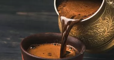 هذا ما سيحدث لجسمك عند تناول فنجان قهوة على الريق