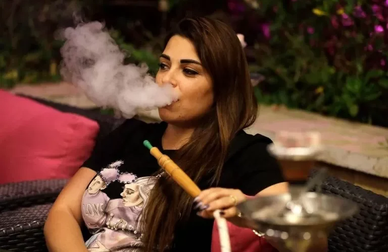 لعشاق الشيشة فقط … هنا المكان الوحيد الذي يجب ان تتوجهوا اليه  !!