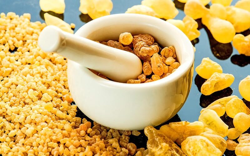 فوائد عشبة المرة في التخفيف من ألم المفاصل والأعصاب