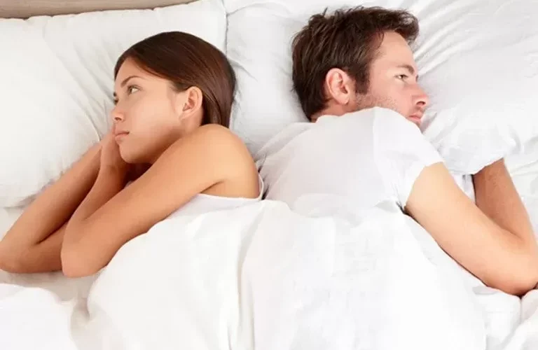 لـيس لممارسة الجنس فقـط .. هذا ما يحـدث في جسم المرأة عندما تنام بجوار رجل!.