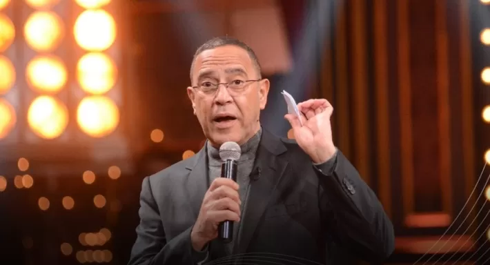 من يقف وراء شهرة اشرف عبد الباقي ؟