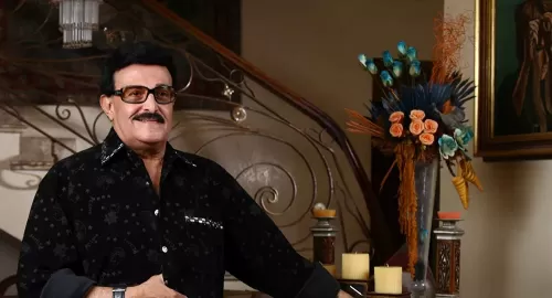 كم هو العمر الحقيقي لسمير غانم الذي حاول أن يخفيه عن الجميع حتى بناته ؟