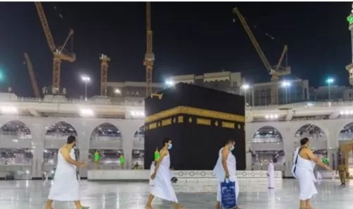 قال انه المهدي المنتظر .. تفاصيل عن معتدي الحرم المكي وحقيقة ما يدعيه
