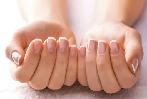 اصفرار الأظافر ينذر بالإصابة بهذه الأمراض