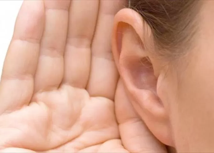 إذا كان لديك شعور دائم بانسداد الأذن فهــذه هي الأسباب الرئيسية التي يجب عليك تجنبها