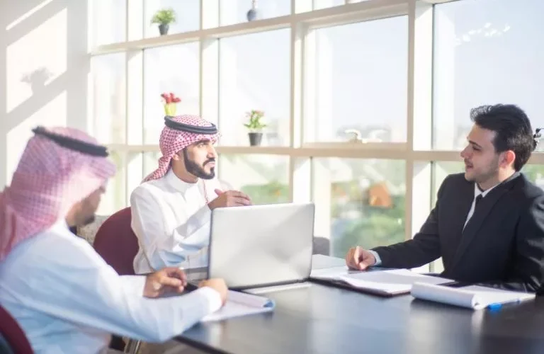 كل الخدمات والحقوق التي يضمنها مكتب العمل للمقيمين في السعودية