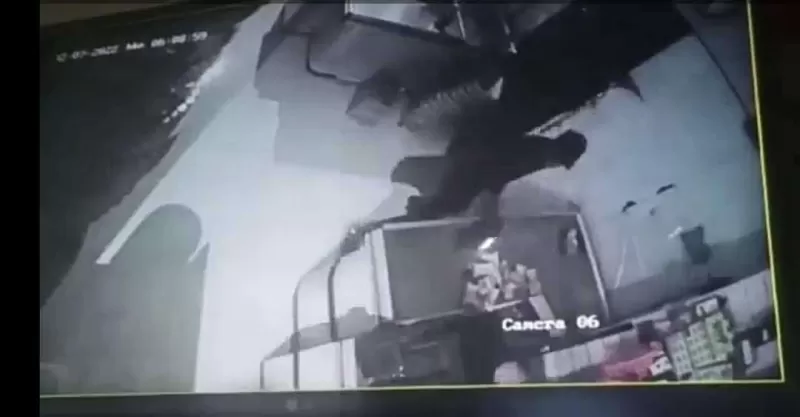 ليس بغرض السرقة .. مصدر يكشف القصة الكاملة للسطو المسلح على اهم سوبر ماركت في عدن