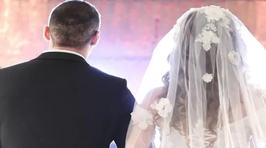 استخدام الحمام وقضاء الحاجة ممنوع على العرسان في هذه الدولة لمدة ثلاثة ايام بعد دخلتهم ويجب عليهم قضاء حاجتهم في هذا المكان بطريقة مقززة