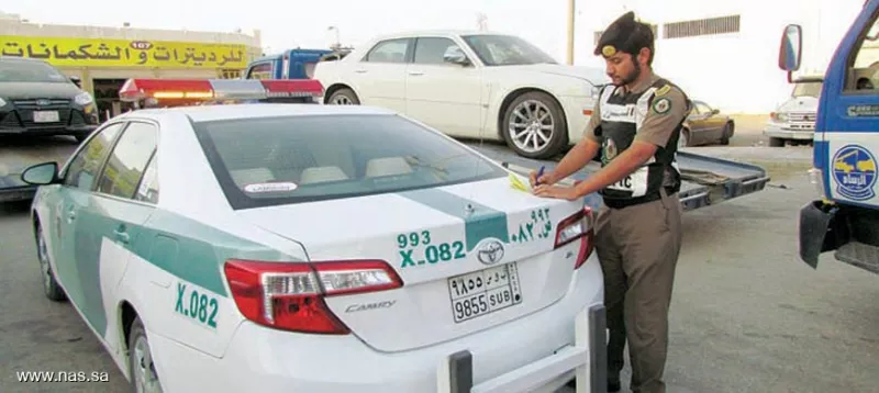 من اليوم.. مخالفة بقيمة 900 ريال لكل من يوقف سيارته بهذه الوضعية حتى لو أمام منزله في السعودية