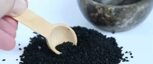 معجزة تناول الحبة السوداء على الريق تشفيك من امراض عجز عنها الطب الحديث