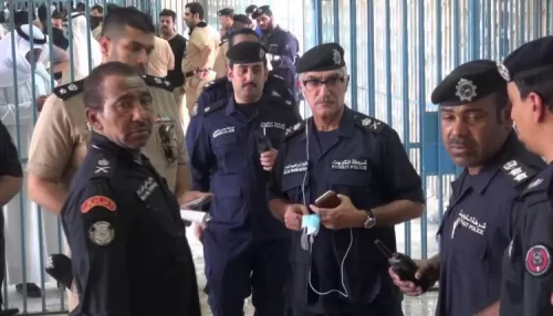 شاهد: فيديو صادم لسعودي يعتدي بالضرب على رجل أمن بطريقة وحشية بسبب تطبيق توكلنا